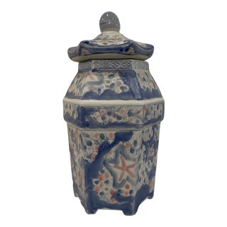 Vintage Chinoiserie Chinese Blue and White Hand Painted Hexagon Lidded Ginger Jar For Sale