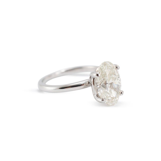 Modern 14k White Gold Gia 3.02ct Oval Cut Natural Diamond Solitaire Engagement Ring, Size 6.5 For Sale - Image 3 of 9