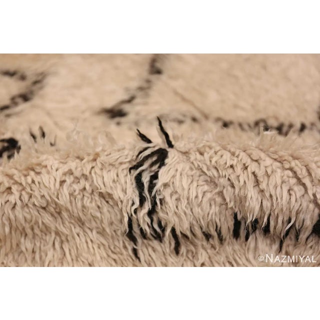 Moroccan Nazmiyal Collection Vintage Moroccan Berber Shaggy Beni Ourain Carpet Rug For Sale - Image 3 of 7