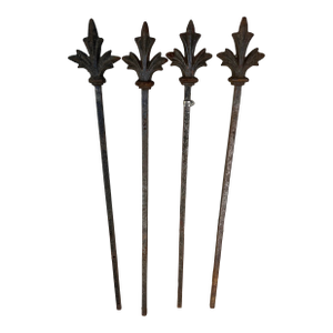 Late 19th Century Victorian Fleur-De-Lis or Starburst Topped Fence Posts - Set of 4