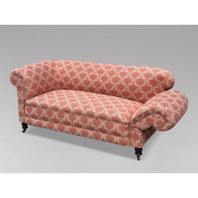 Superb Quality Late 19th-Century Victorian Drop-End Upholstered Chesterfield Sofa A superb late 19th-century Victorian...