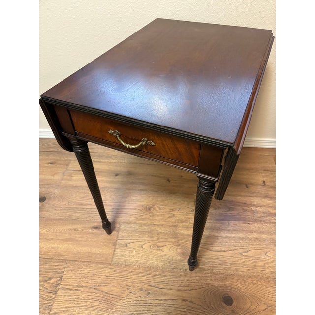 Mid-Century Modern Chippendale Style Mahogany Vintage Drop Leaf Spiral Leg Occasional Table For Sale - Image 3 of 4
