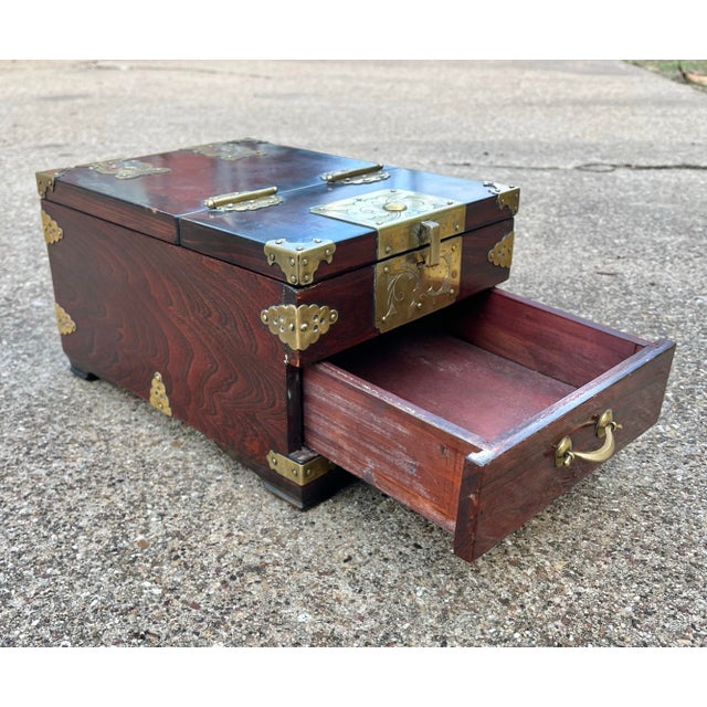 1930s Vintage Chinese Hardwood Traveling Vanity Shaving Mirror Box & Drawer For Sale - Image 12 of 12