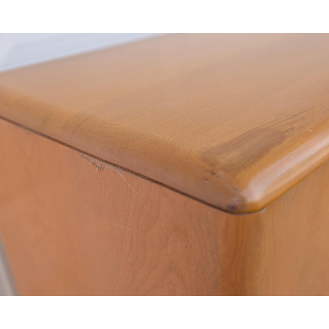 1950s Heywood-Wakefield "Kohinoor" Dresser & Hutch Set in Champagne For Sale - Image 12 of 16