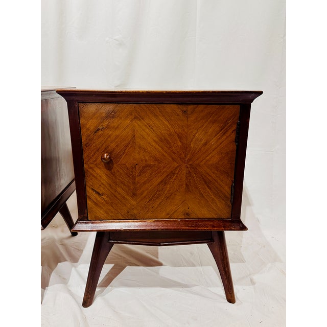 Mid-Century Modern Walnut Mid Century Modern Paire De Petites Tables De Nuit With Checkered Burl Tops For Sale - Image 3 of 13