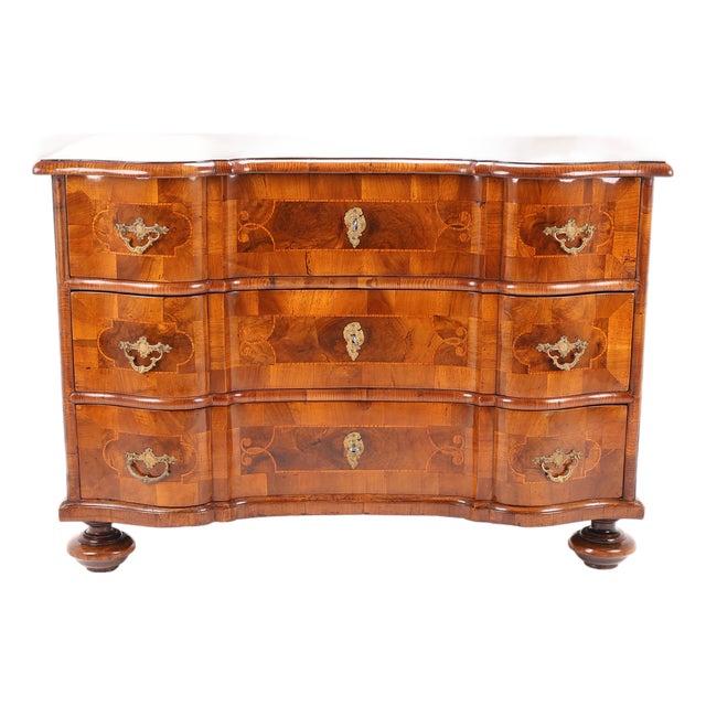 Baroque Chest of Drawers in Walnut, 1760 For Sale