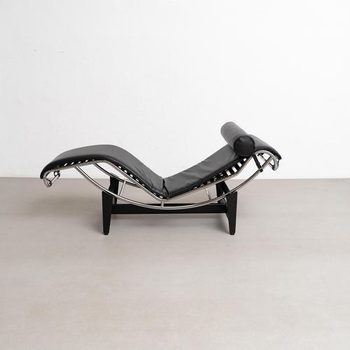 Le corbusier 4 chaise longue à réglage continu, noire, durable for cassina an updated structure, shell and black...