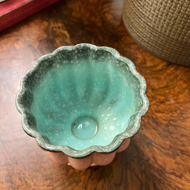 Ceramic 1950s Hull Pottery Pink and Turquoise Footed Planter For Sale - Image 7 of 12