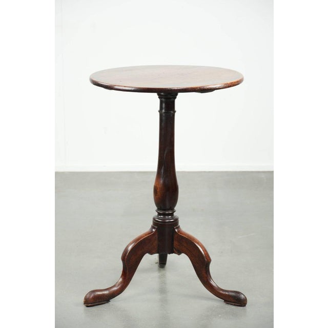Round antique side table/wine table from the late 18th century with a particularly subtle base and a very beautiful...