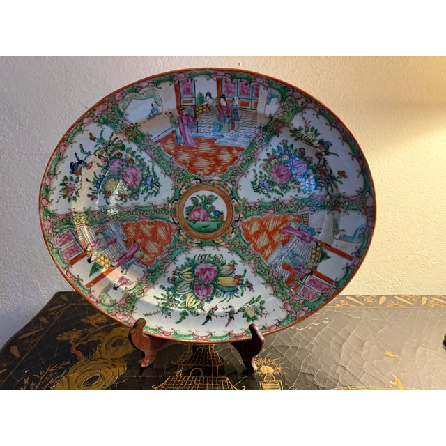 This is a Rose Medallion beauty in excellent condition. Would make a nice addition to your collection. Truly a statement...