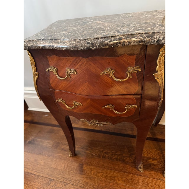 French Mid 20th Century Elegant Pair of Louis XV–Style Marble-Top Nightstands With Ormolu Mounts For Sale - Image 3 of 4