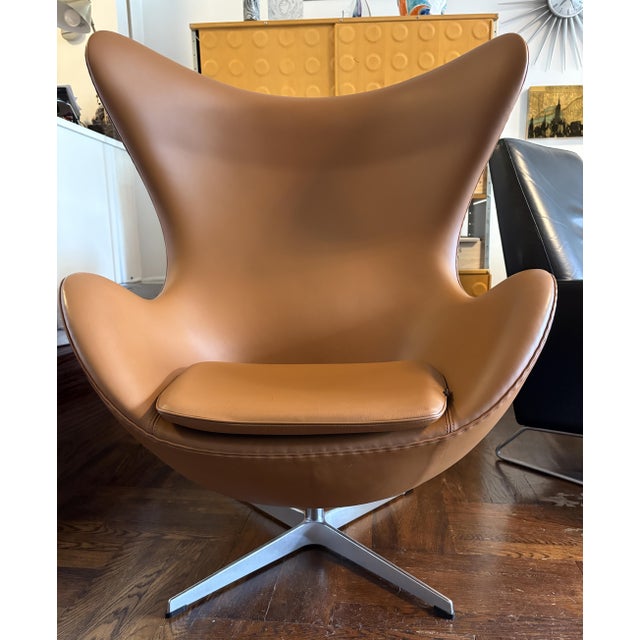 Mid-Century Modern Authentic 2015 Fritz Hansen Lounge Egg Chair by Arne Jacobsen in Leather For Sale - Image 3 of 11