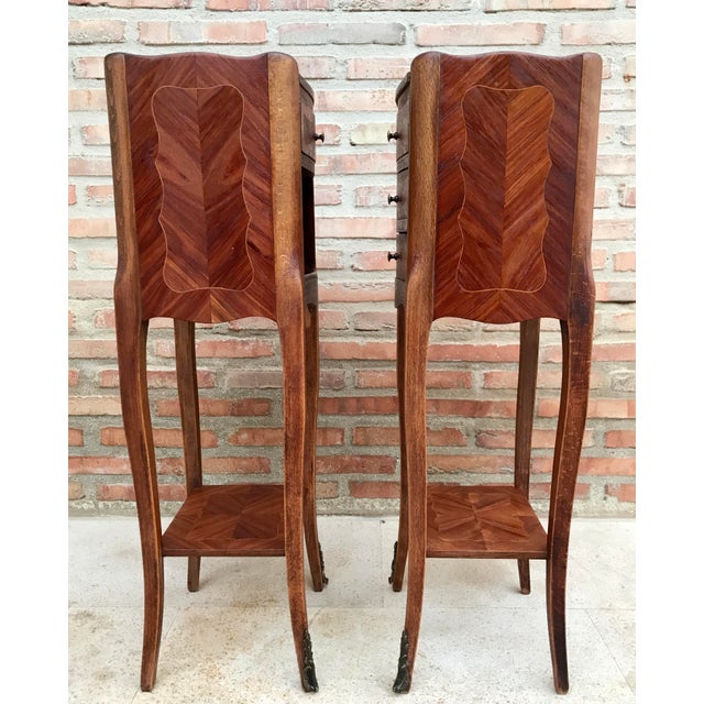 Louis XV French Walnut Bedside Tables with Marquetry, Set of 2 For Sale - Image 5 of 16