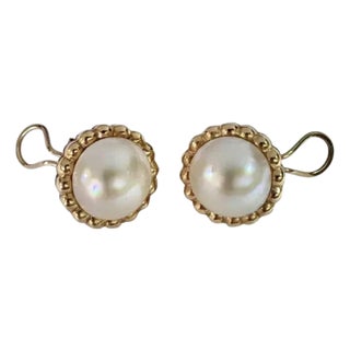 14k Yellow Gold Vintage Mabe Pearl Button Earrings, Mid-20th Century For Sale
