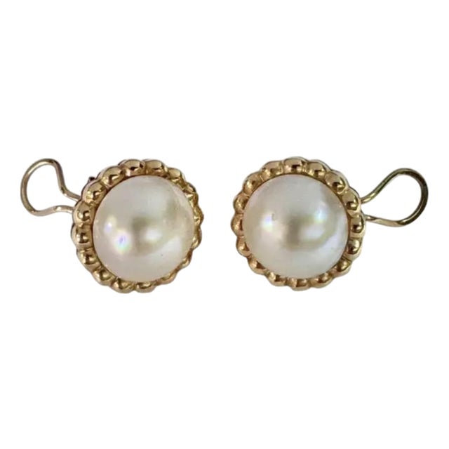 14k Yellow Gold Vintage Mabe Pearl Button Earrings, Mid-20th Century For Sale