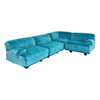 Fiandra Corner Modular Sofa in Blue Velvet by Vico Magistretti for Cassina, 1980s, Set of 4 For Sale