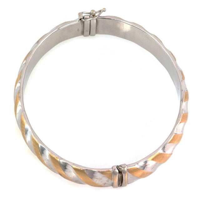 Contemporary Mid 20th Century 14k Two Tone Gold 9.5mm Wide Oval Hinged Bangle Bracelet Italy For Sale - Image 3 of 5