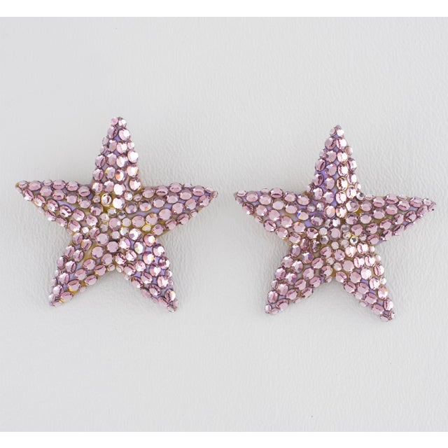 1980s Richard Kerr Pastel Pale Mauve Jeweled Star Clip-on Earrings For Sale - Image 5 of 8