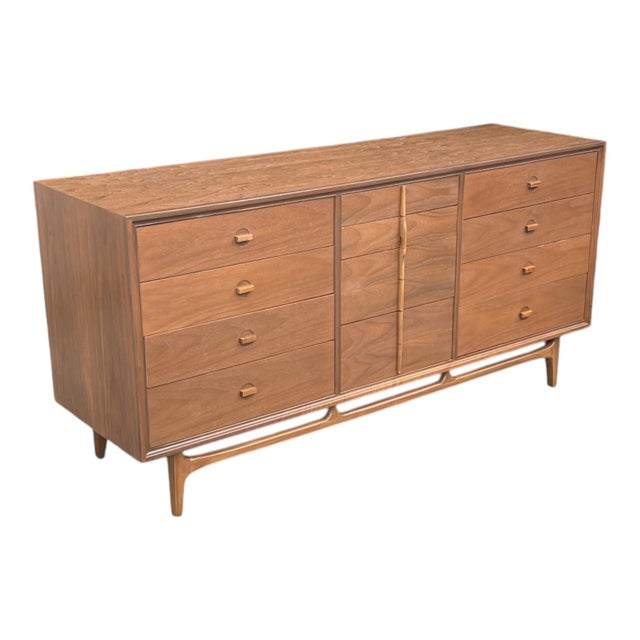 1960s Mid-Century Modern Walnut 9 Drawer Dresser Sculpted Pulls Long Credenza For Sale - Image 12 of 14