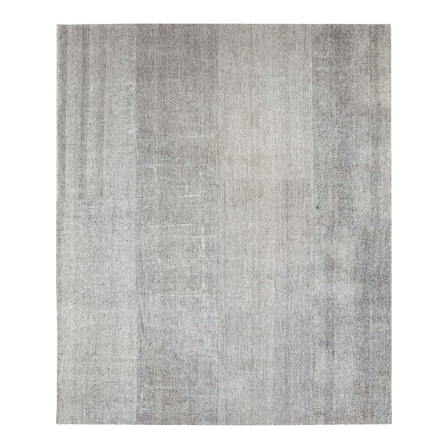 Galerie Shabab Collection Mid-20th Century Handmade Turkish Flatweave Kilim Large Room Size Carpet in Grey For Sale