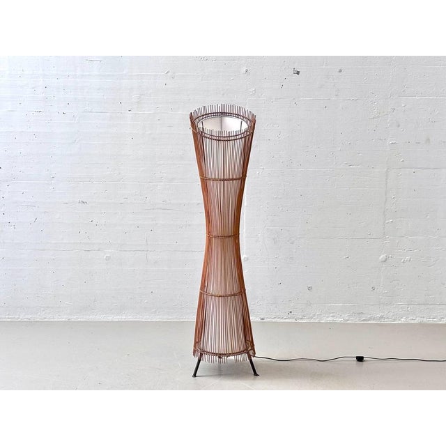 French Floor Lamp in Light-Stained Rattan and Bamboo, 1960s For Sale - Image 3 of 16