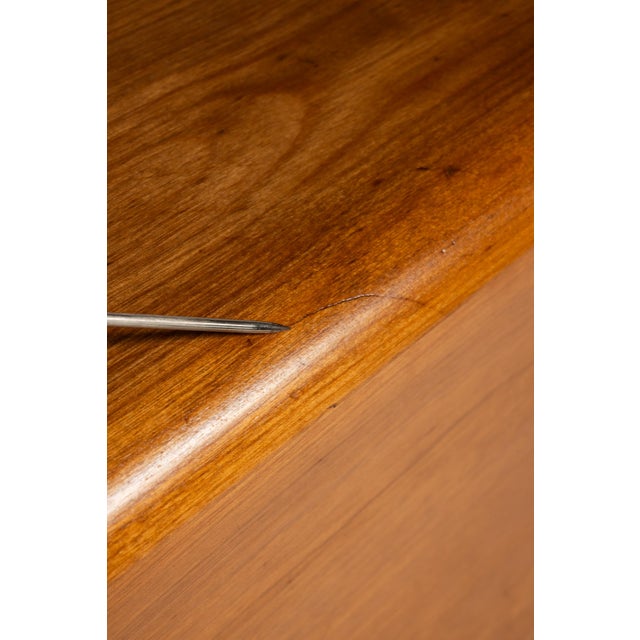 Mid-Century Modern Art Deco "Kohinoor" Four-Drawer Highboy Dresser Chest of Drawers in Birch by Heywood Wakefield, Usa, C. 1950s For Sale - Image 15 of 18