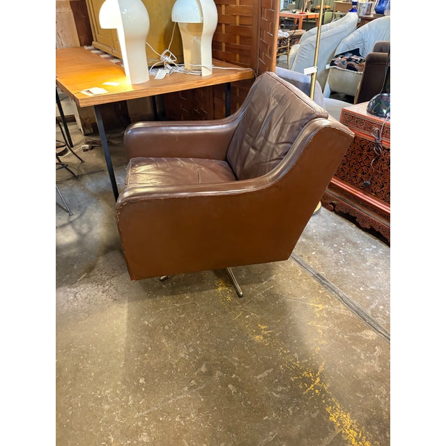 1970s Mid Century Leather Swivel Club Chair For Sale - Image 4 of 9