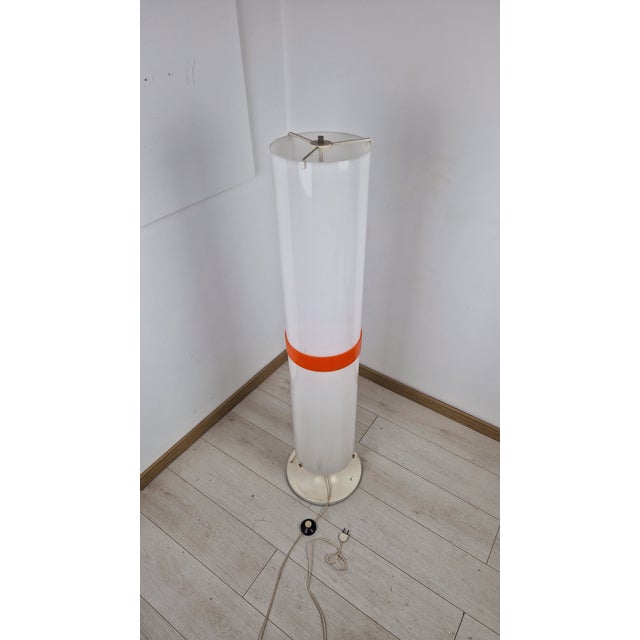 Orange Acrylic Glass Double Floor Lamp with Orange Stripe by Gino Sarfatti for Arteluce, 1960s For Sale - Image 8 of 14