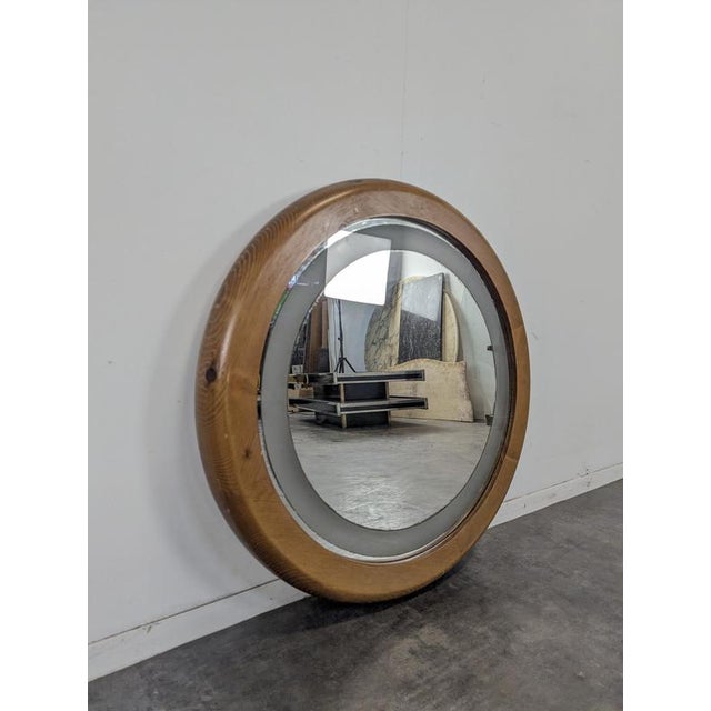 Round Italian Backlit Mirror, in Very Good conditions.