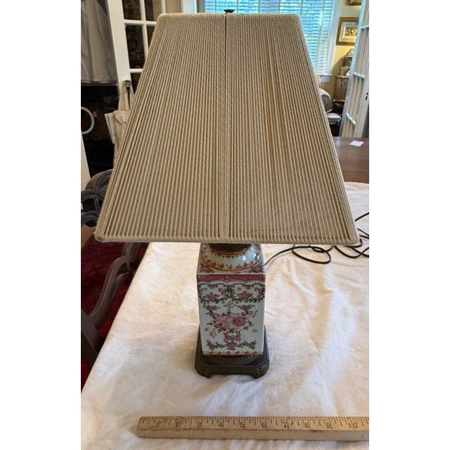 Vintage Chinoiserie 17 1/2” Table Lamp With Famille Rose Handpainted Porcelain Design on Brushed Brass Base For Sale - Image 11 of 12