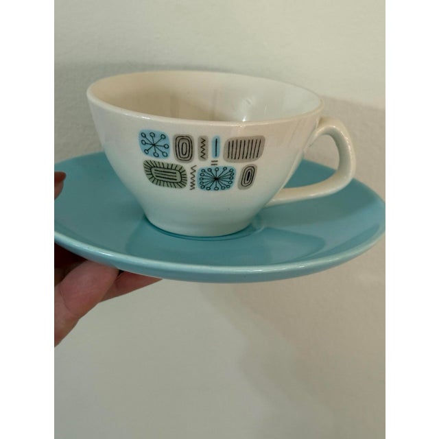 Vintage Mid-Century Modern Teacups and Saucers – “Temporama” Pattern (Unmarked) – Blue & Brown Atomic Design - 26pcs For Sale In Chicago - Image 6 of 12