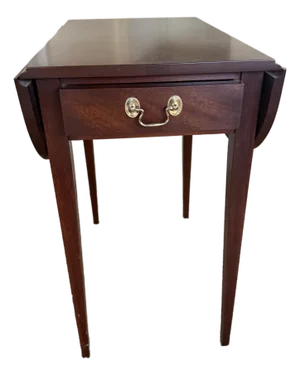 Henkel Harris Georgian Mahogany Pembroke Drop-Leaf Side Table