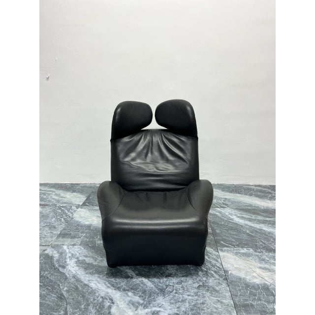 Charcoal gray leather Wink lounge chair designed by Toshiyuki Kita for Cassina, 1980s. Wink rises out of the complex...