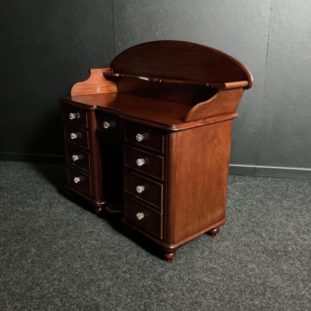 Antique Mahogany Washstand, 1870s, in Very Good conditions. Designed before 1890