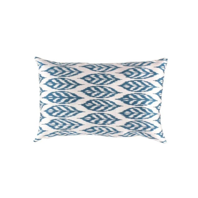 Turkish Ti 244 Turkish White & Blue Silk Pillow Ikat 16'' X 24'' For Sale - Image 3 of 3