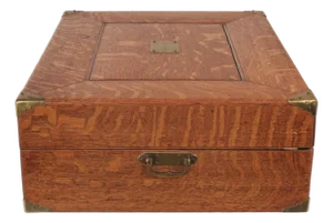 Antique Quarter Sawn Oak Presentation Chest With Key