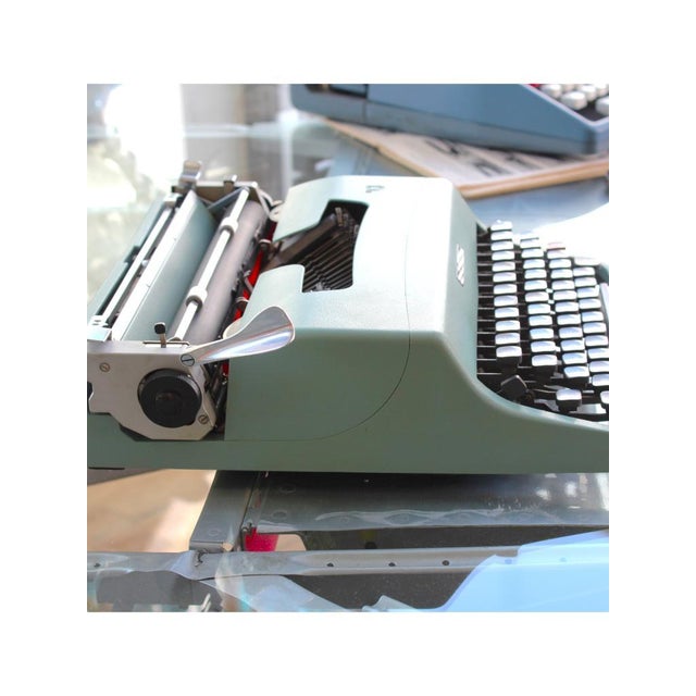 Lettera 32 Typewriter from Olivetti, 1969 For Sale - Image 5 of 12
