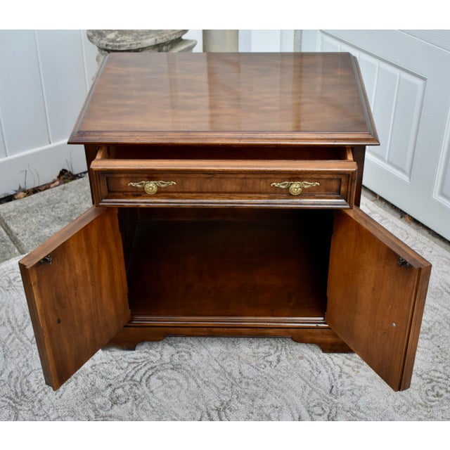 1980s Drexel Wood Nightstand Vintage Commode Traditional Bachelor Chest Brass For Sale - Image 5 of 9