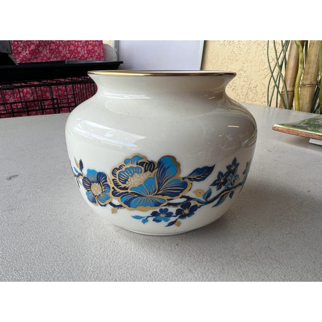 Asian 1980‚Äôs Lenox Pagoda Vase For Sale - Image 3 of 8
