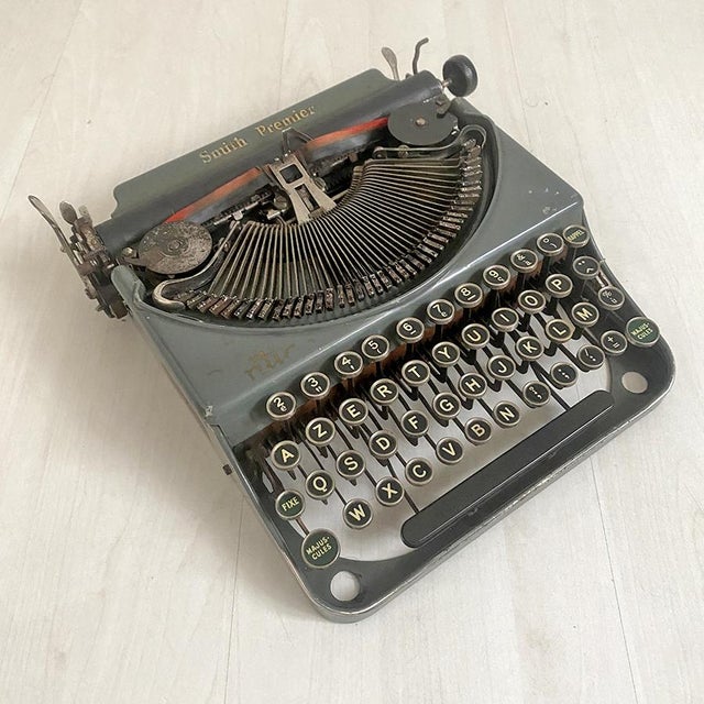 Premier Portable Typewriter from Smith, 1930s For Sale - Image 11 of 11