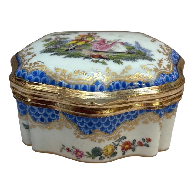 18th Century Porcelain Snuff Box by Hochst, Germany circa 1740 For Sale