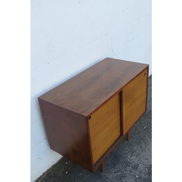 Mid Century Modern Server Buffet Tv Cabinet 6266 For Sale - Image 10 of 17