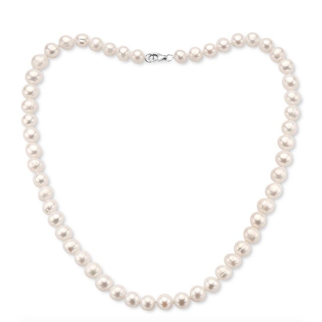 Vintage Fresh Water Pearl Single Strand Necklace, Silver Clasp For Sale - Image 10 of 18