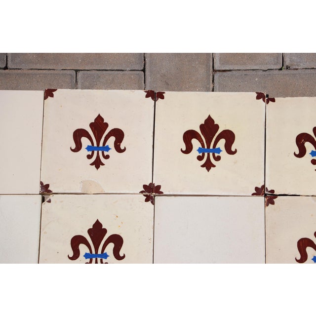 1900s Portuguese Fleur-De-Lis & Plain Antique White Large Antique Tiles Set of 32 For Sale - Image 9 of 18