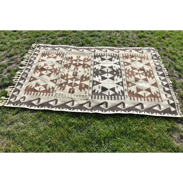 1980s Decorative Handwoven Oushak Boho Style Turkish Motif Kilim Rug For Sale In Sacramento - Image 6 of 9