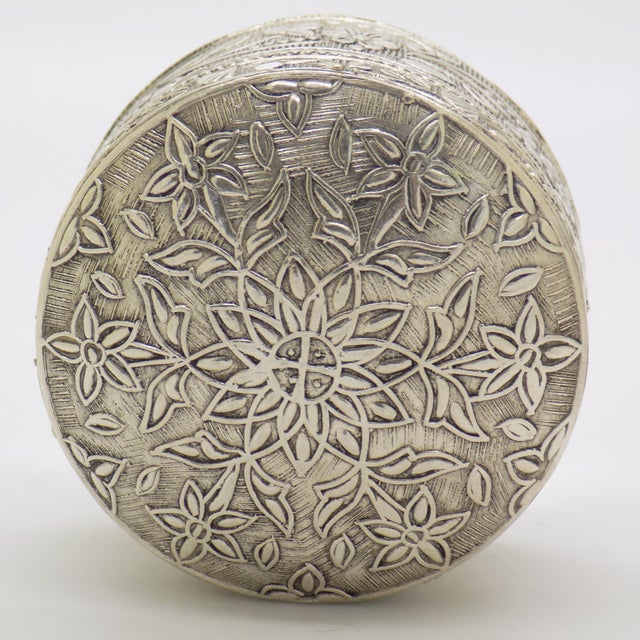 Vintage Italian Round Silver 800 Pill Trinket Snuff Box, 1980s For Sale - Image 4 of 13