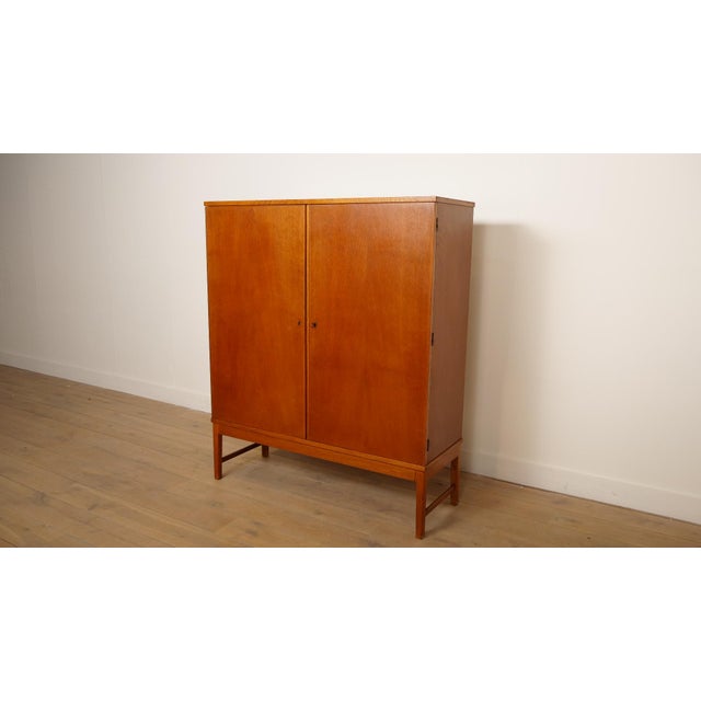 Mid-Century Modern Vintage Cabinet in Oak, 1962 For Sale - Image 3 of 12