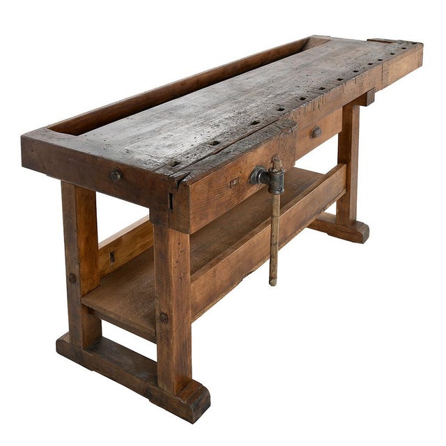 This old wooden workbench is the perfect illustration of authenticity and artisanal know-how. Measuring 86 cm high, 222 cm...