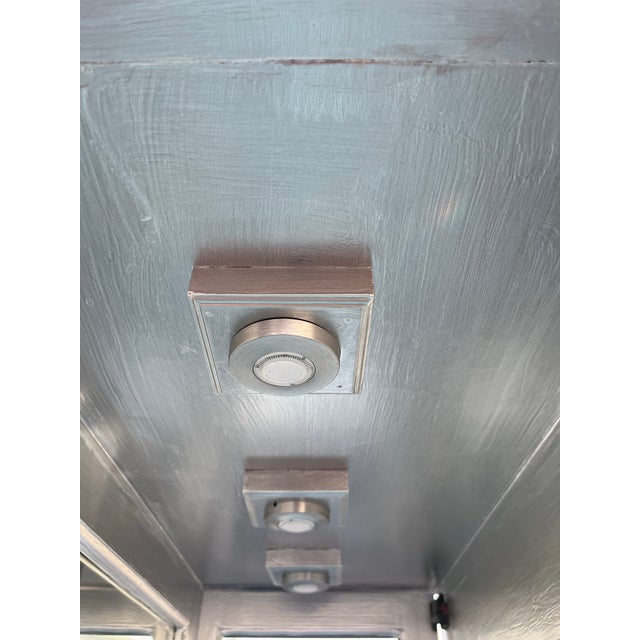 Late 20th Century Silver Painted Mirrored 6-Shelf Illuminated Display or Curio Cabinet For Sale - Image 5 of 12