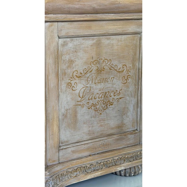 1990s French Provincial Bombe Marble Top Dresser – Louis XV Style Chest – Carved & Gilt – 3 Drawer For Sale - Image 15 of 16